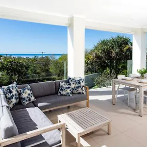 https://ultimate-noosa-six-bedroom-luxury-with-waterslide.queenslandhotels.net