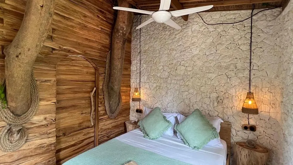 Roots Tree House Villa Uluwatu Hytte